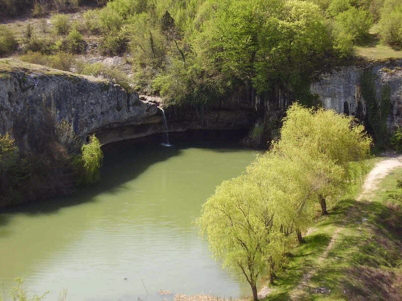 водопад Мердвен-Тобе в Родном
