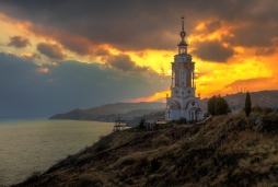 Храм-маяк Николая Чудотворца в Малореченском